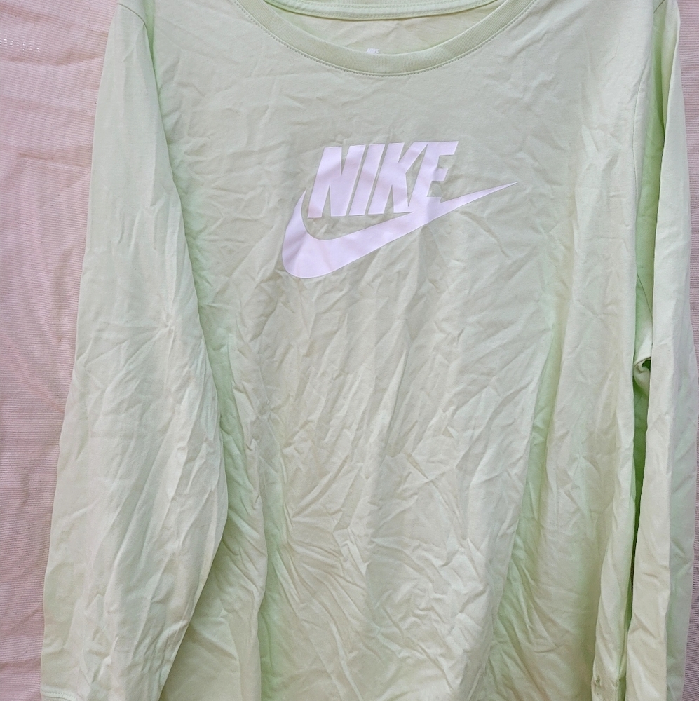 Nike women's Green ls tee 2x